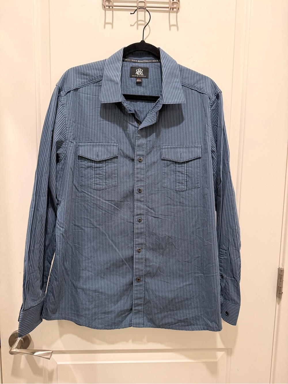 Rock & Republic Long
Sleeve Button-Up Shirt Size
L Blue Striped Pocket